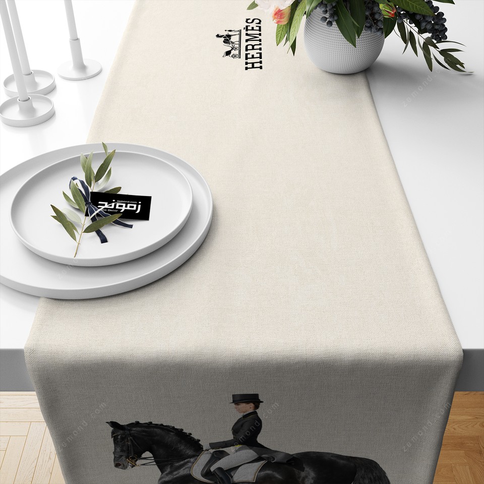 رانر هرمس طرح بانوی سوار بر اسب سلطنتی 1 کد 1 کد 369 استخوانی